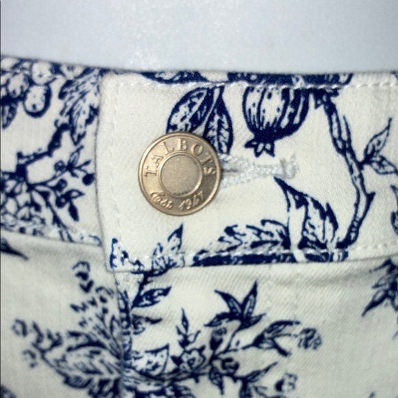 TALBOTS denim skirt, white with pretty Blue floral pattern with birds. 10 NWT - Picture 7 of 17